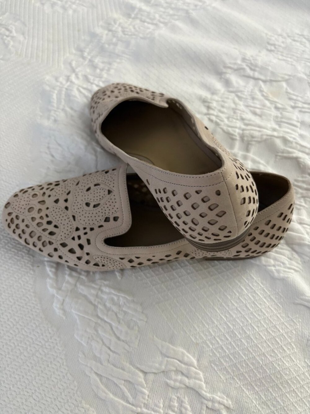 Naturalizer eyelet Shoes SZ 8.5 Wide